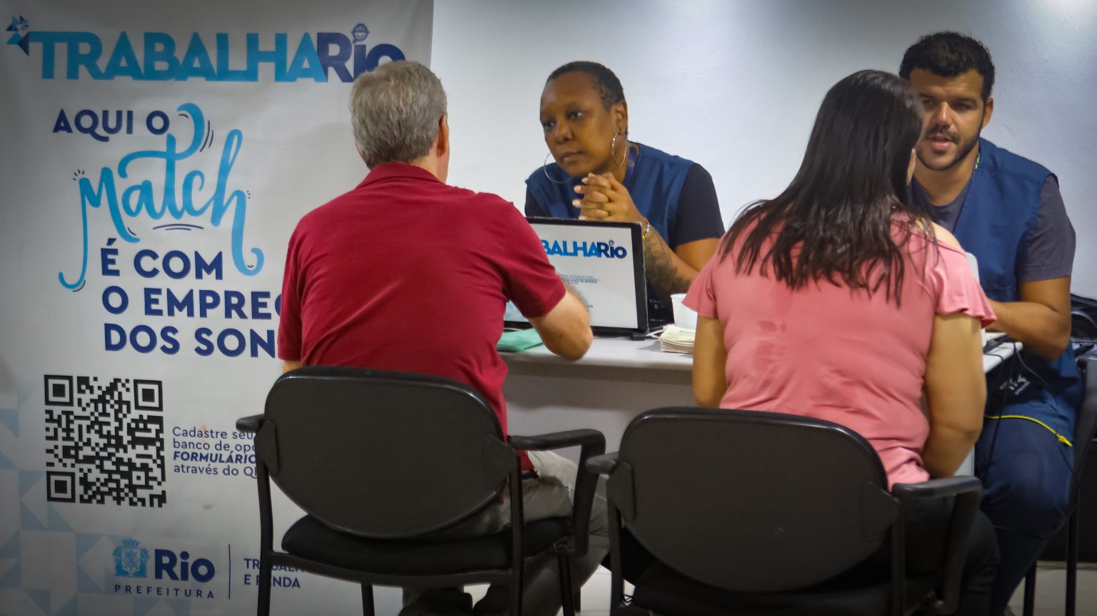 Atendimento do programa Trabalha Rio no Ilha Plaza Shopping - Roberto Moreyra/Prefeitura do Rio